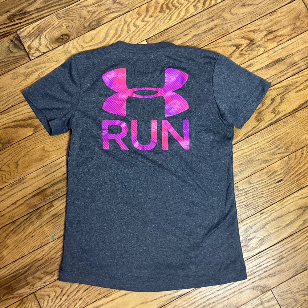 Under‎ Armour Womens HeatGear Run V-Neck T-Shirt Gray Pink Logo XS
